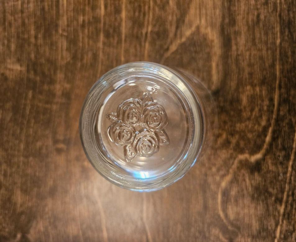 Four Roses Flight Board with Write-on Surface and 4 Glasses