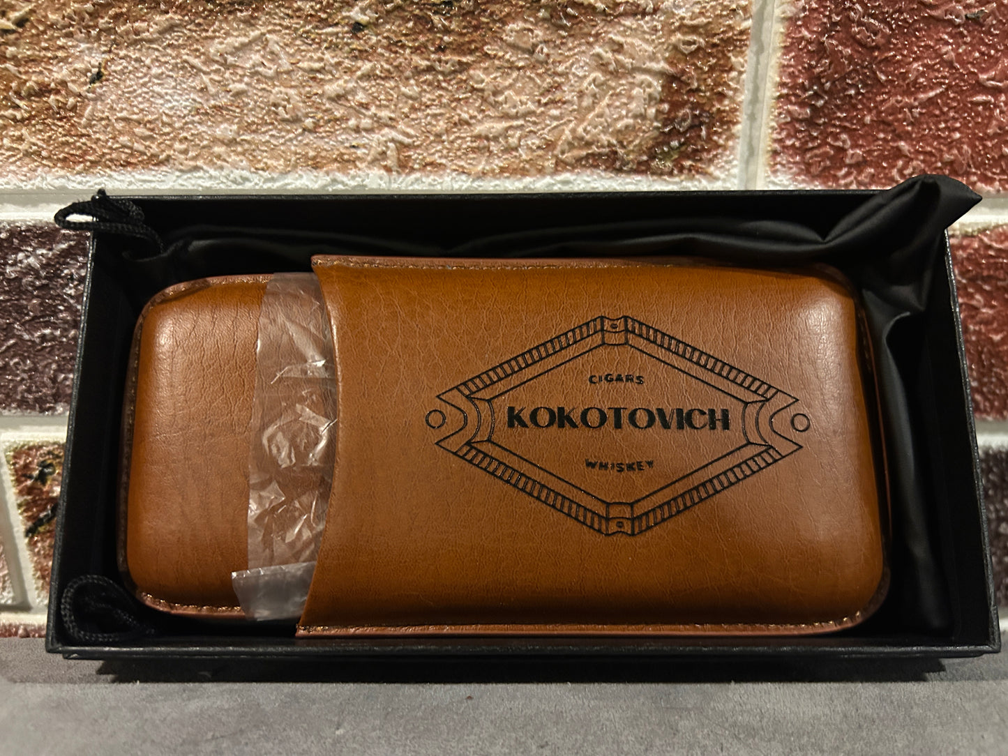WoodWrx Premium Leather Cigar Case with Cutter